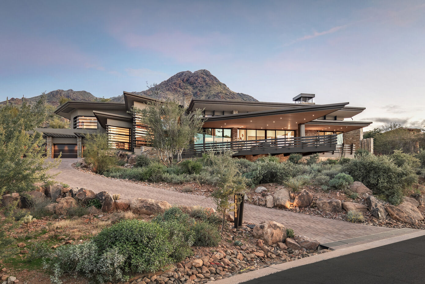 Troon Ridge Residence: A Contemporary, Earthy Home in the Sonoran Desert