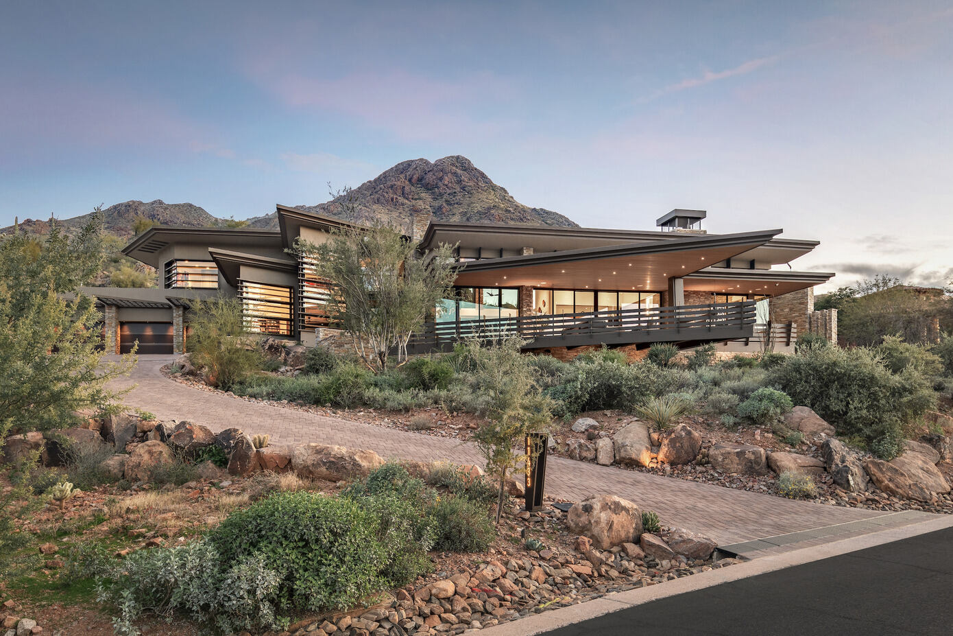 Troon Ridge Residence: A Contemporary, Earthy Home in the Sonoran