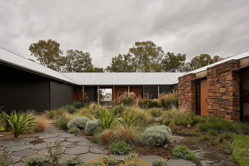 House in the Dry: A Contemporary and Eco-Friendly Home