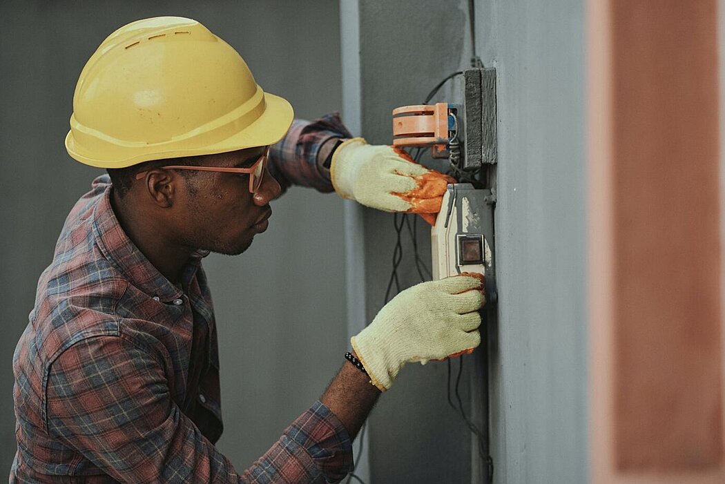 3 House Repairs You Should Never Try To Do Yourself