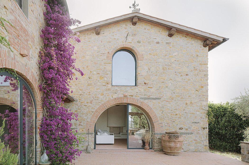Farmhouse in Tuscany: The Ultimate Countryside Retreat - 1