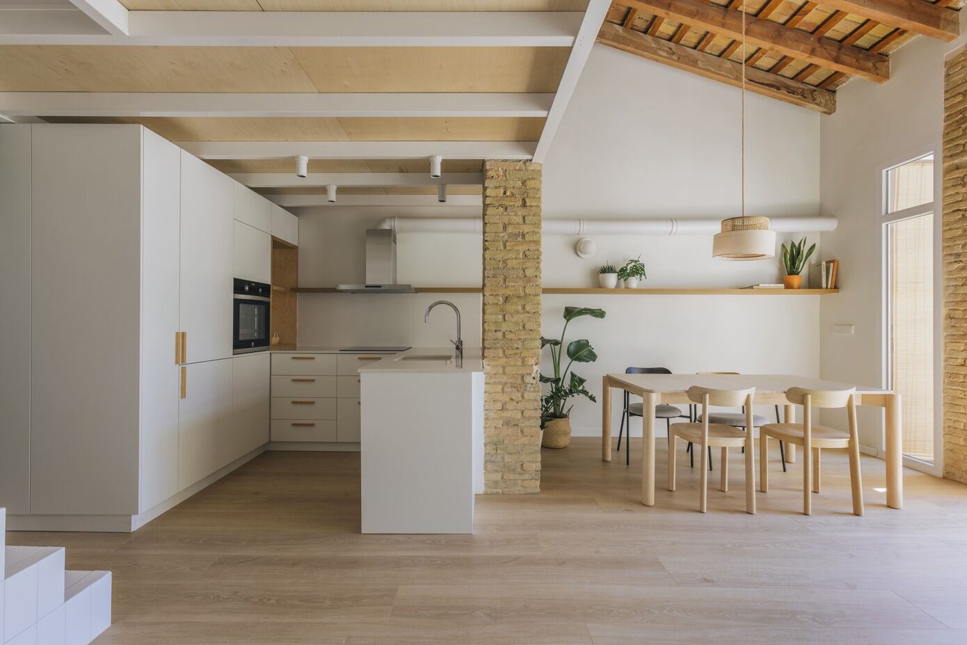 Exposició: A Timeless Loft Transformation in Valencia