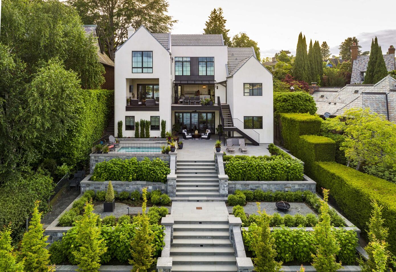 Laurelhurst Contemporary A Traditional Home With A Modern Twist 