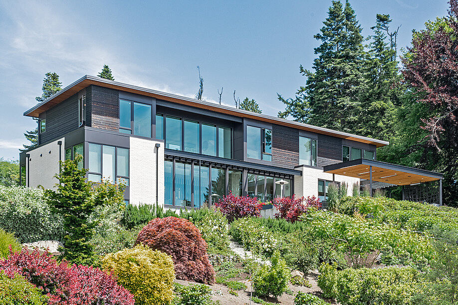 Woodway: A Contemporary Residence in Washington