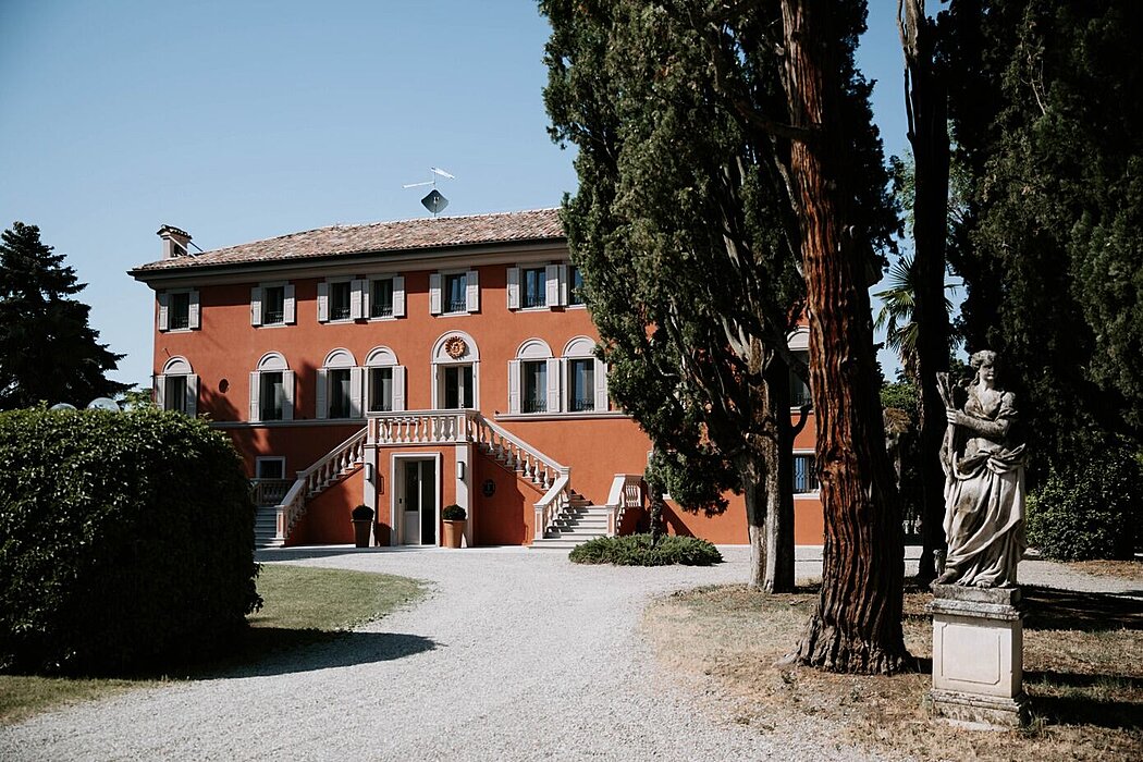 Villa Manodori: Experience Timeless Elegance in Roncolo - 1