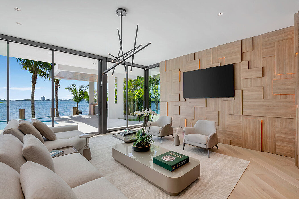 Waterfront Residence: A Tropical Oasis in Miami Beach - 1