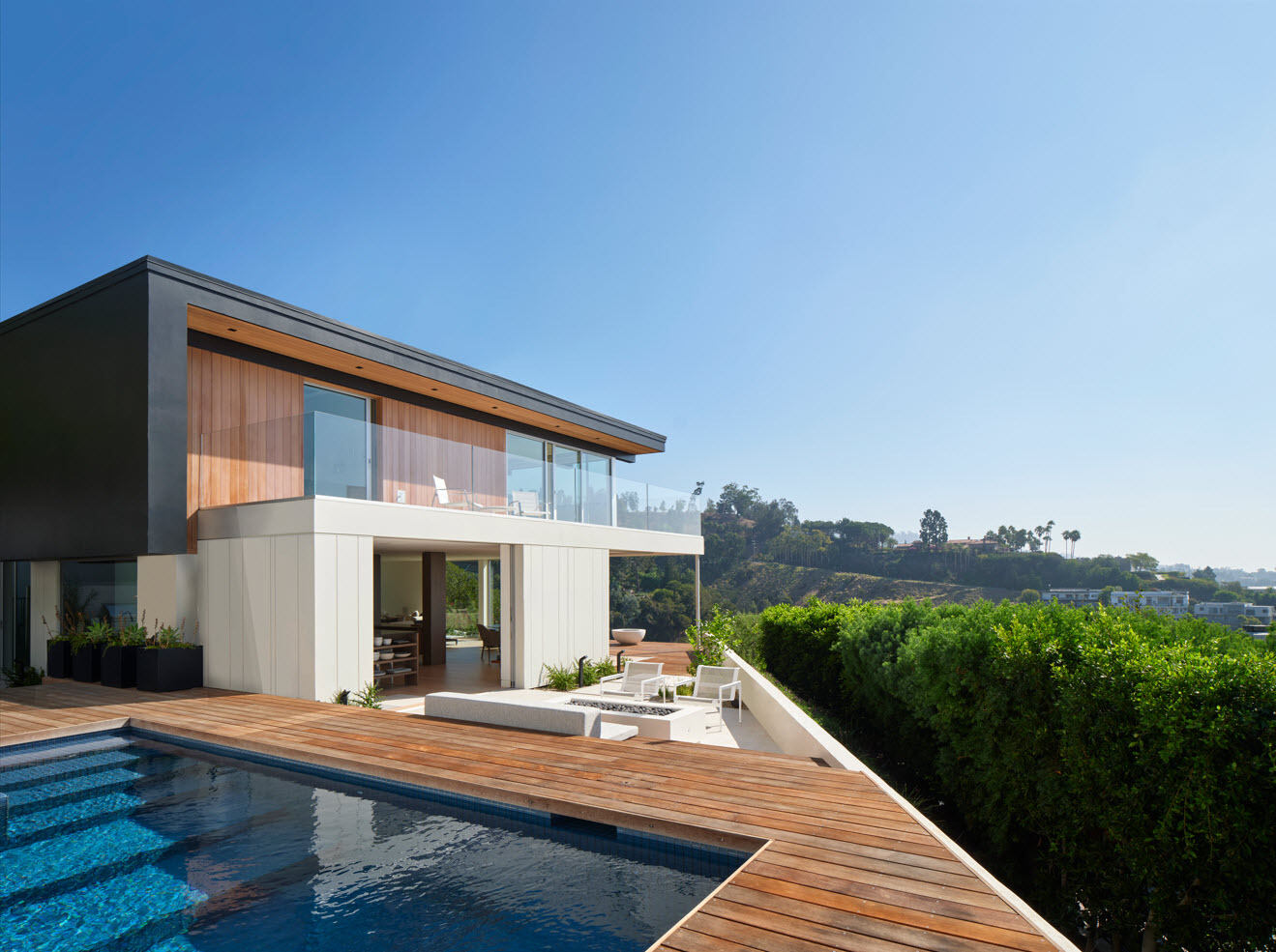 Beverly Grove Residence: Hollywood Hills’ Modern Oasis