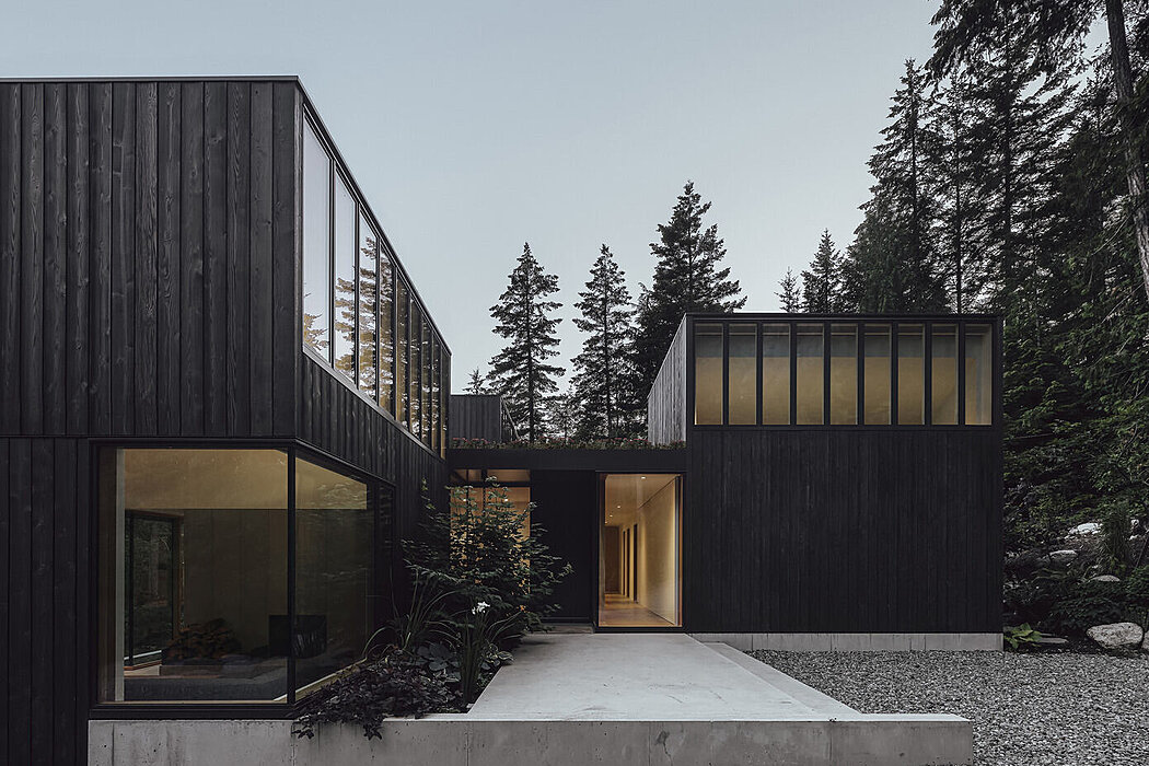 Camera House: Unique Architectural Gem Amidst Lush Canadian Forests