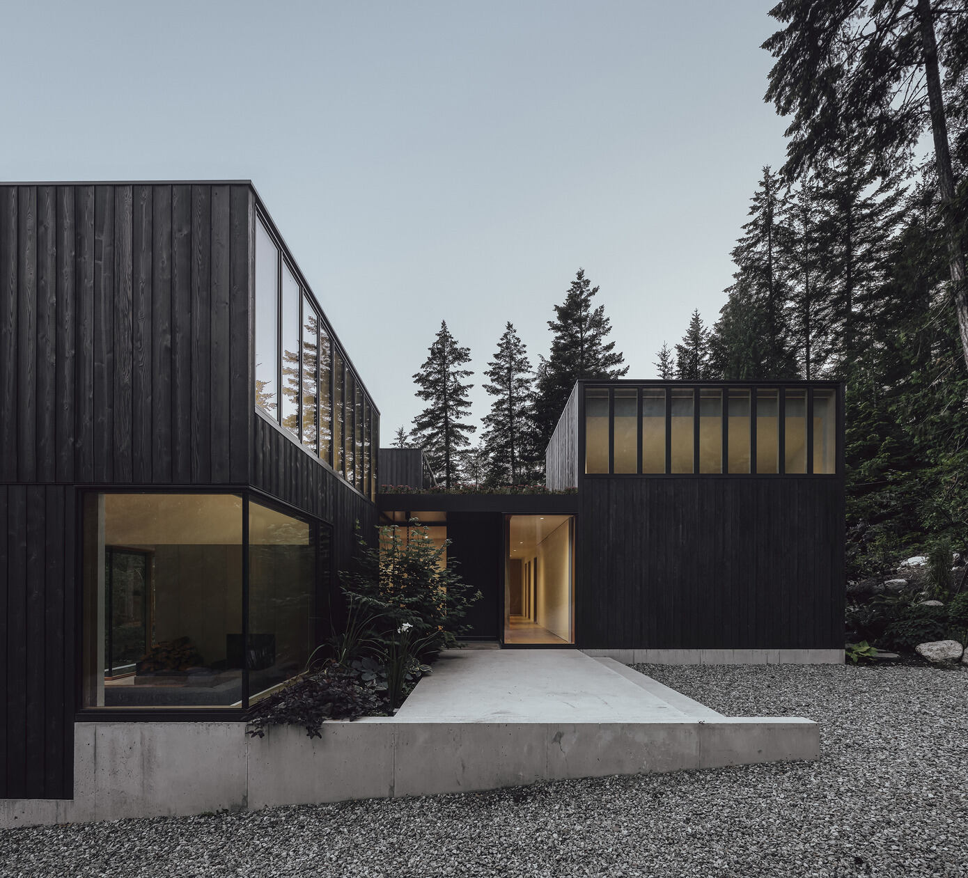 Camera House: Unique Architectural Gem Amidst Lush Canadian Forests