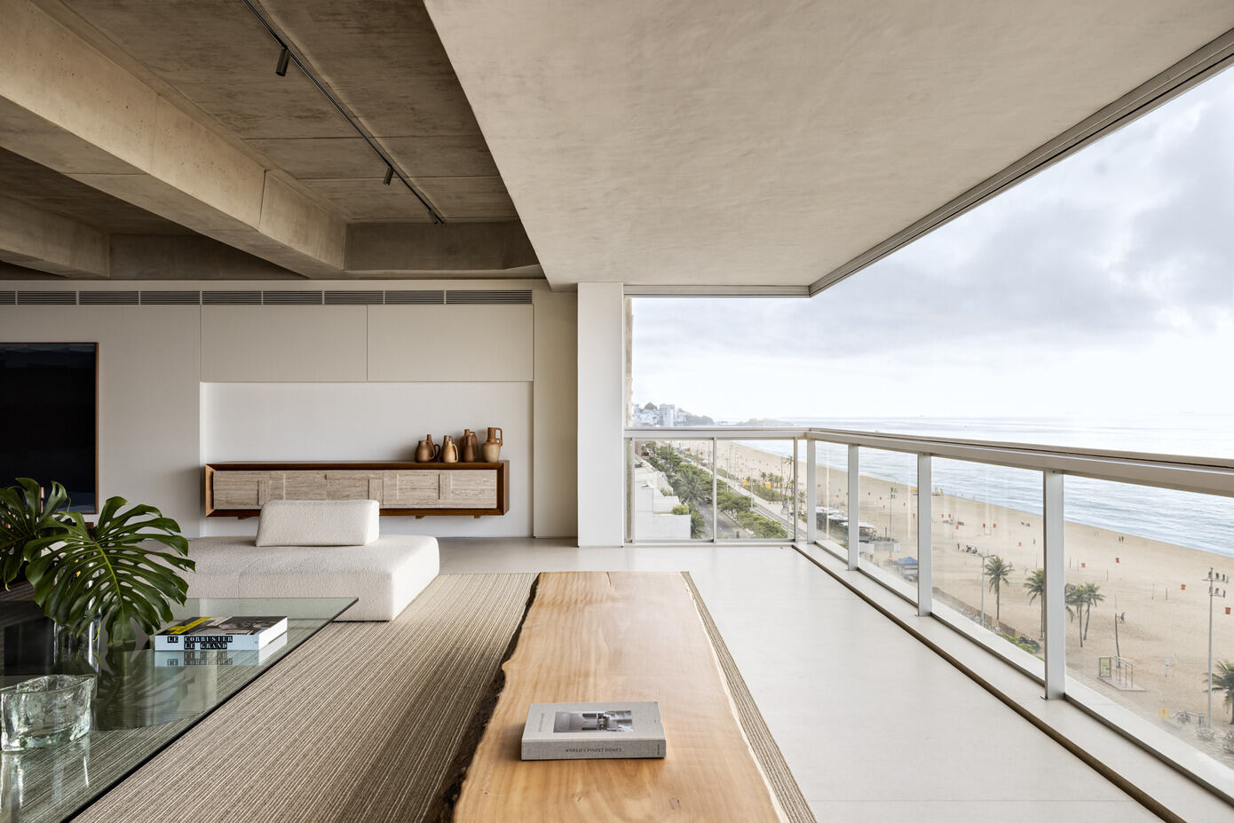 Orla Apartment: Iconic Beachfront Living in Rio de Janeiro