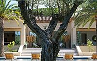 002-house-classic-provencal-meets-contemporary-elegance