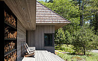 003-muskoka-cottage-minimalism-meets-rustic-elegance