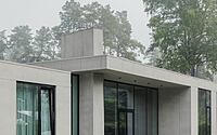 006-house-jurmala-modern-design-centuriesold-pines