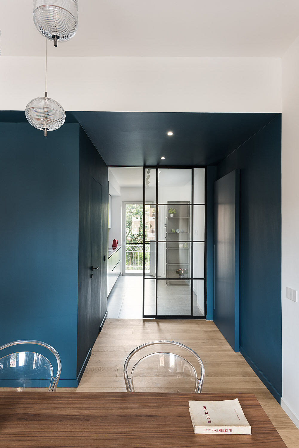 Casa Navy: Rome's Modern Apartment with a Bold Blue Twist