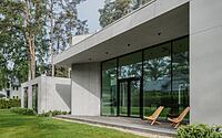 007-house-jurmala-modern-design-centuriesold-pines
