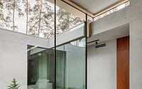 010-house-jurmala-modern-design-centuriesold-pines