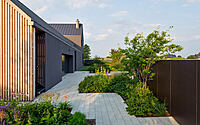 013-gray-house-modern-sanctuary-hidden-garden