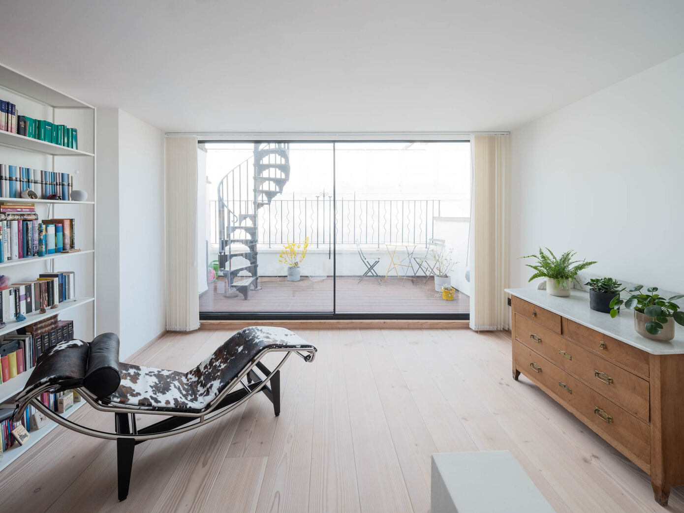 Townhouse of Seven Stories: A Light-Filled Urban Sanctuary