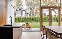 020-house-jurmala-modern-design-centuriesold-pines