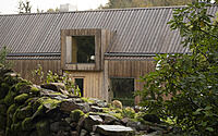 rorback-forest-retreat-a-modern-wooden-hideaway-00002