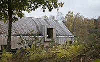 rorback-forest-retreat-a-modern-wooden-hideaway-00008
