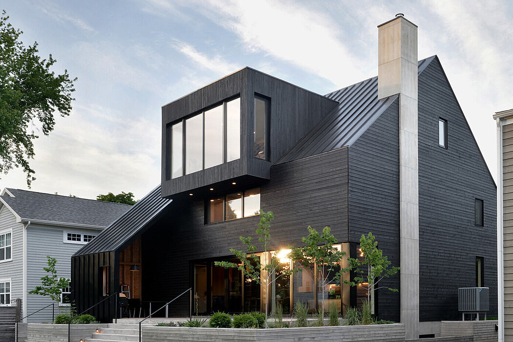 Armcrescent Residence: A Masterstroke of Modern Traditionalism in Canada
