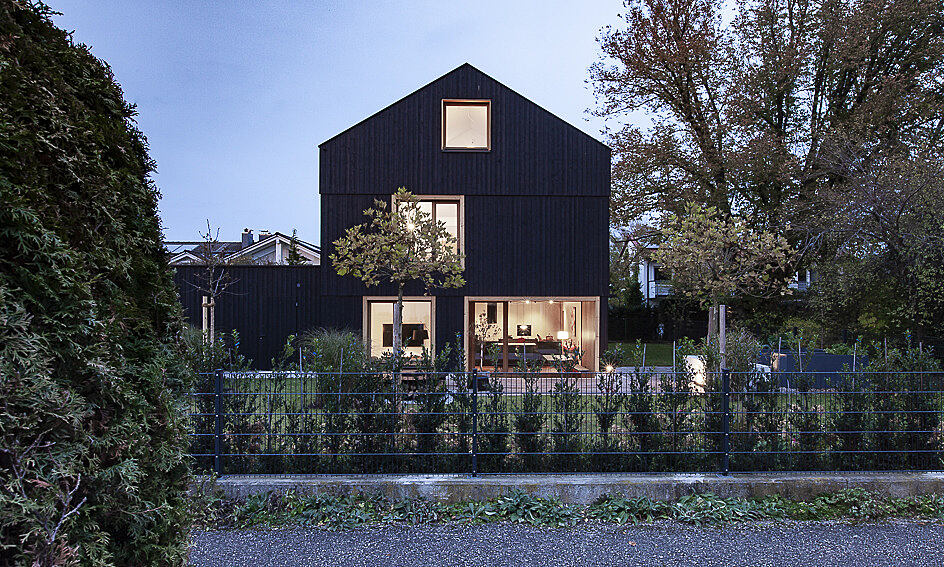 Black Trinity: Eco-friendly Timber Homes in Gauting, Germany - 1