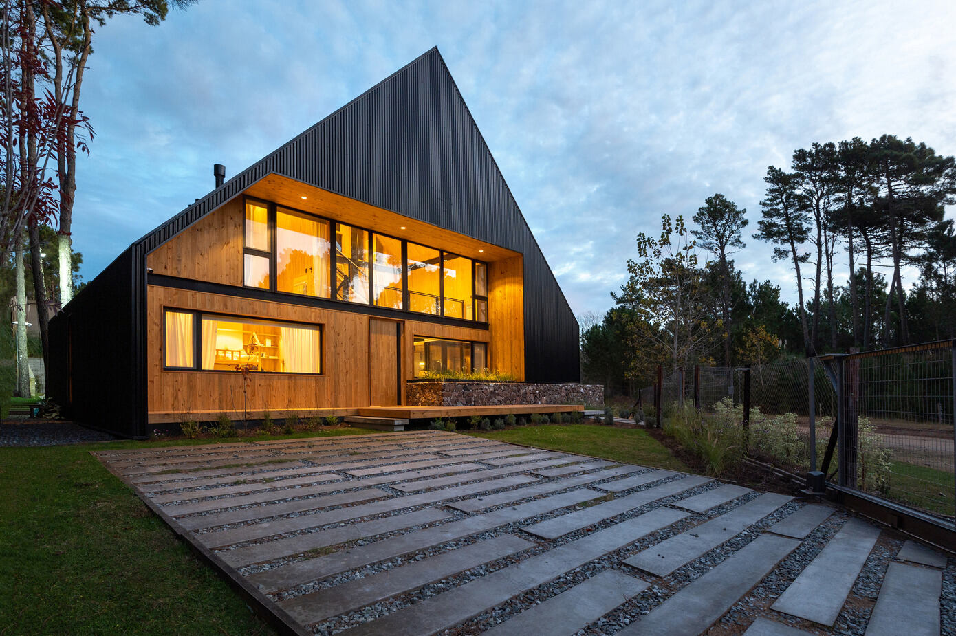 CMMY House: The Intersection of Nature and Design