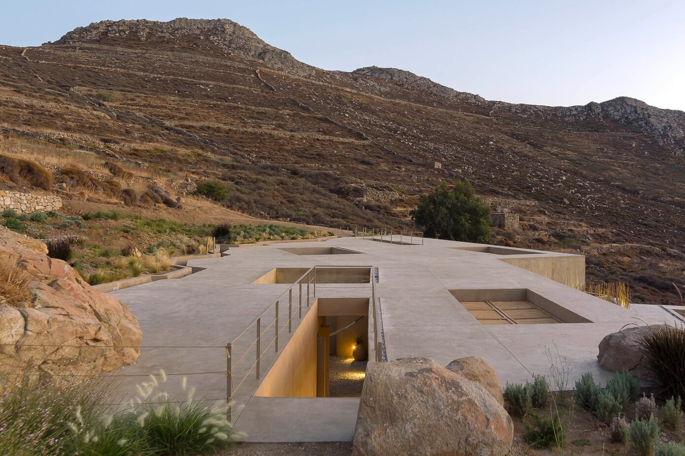 Homa Vagia: Integrating Minimalist Design in Greece’s Natural Landscape