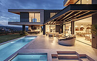 002-paralelogramo-house-luxury-meets-nature-heart-quito