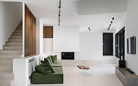003-casa-2f-minimalist-mediterranean-courtyard-house-italy