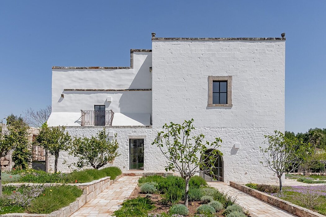Donnagnora Farmhouse: A Historic Mediterranean Retreat