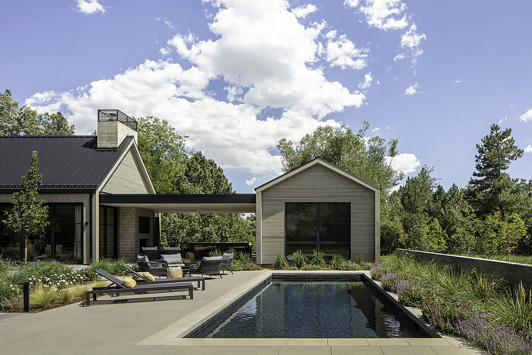 Inviting garden house embraces indoor-outdoor living in Colorado