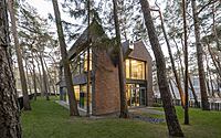 005-residential-house-klaipeda-blending-architecture-natures-charm