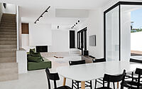 006-casa-2f-minimalist-mediterranean-courtyard-house-italy