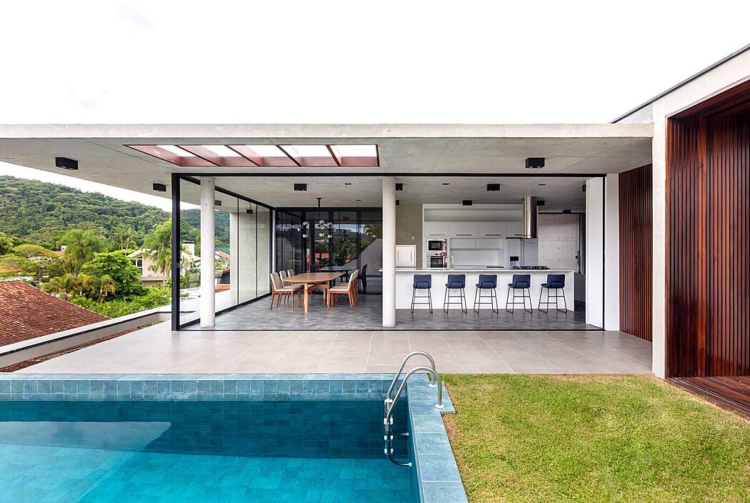 10 Modern Homes That Seamlessly Blend Indoor and Outdoors Spaces