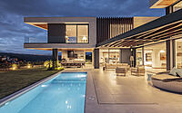 016-paralelogramo-house-luxury-meets-nature-heart-quito