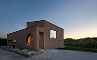 022-red-soil-house-melding-modern-design-istrian-charm