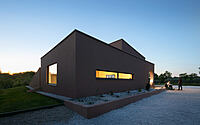 025-red-soil-house-melding-modern-design-istrian-charm