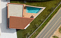 027-red-soil-house-melding-modern-design-istrian-charm