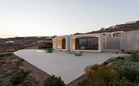 030-latypi-residence-embracing-cycladic-tradition-modern-design