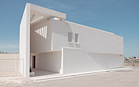 043-casa-2f-minimalist-mediterranean-courtyard-house-italy