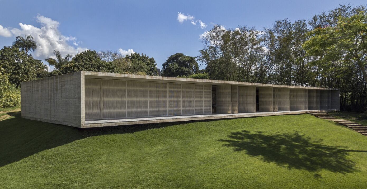 Lake House: MF+Arquitetos’ Single-Story Elegance in Uberlândia