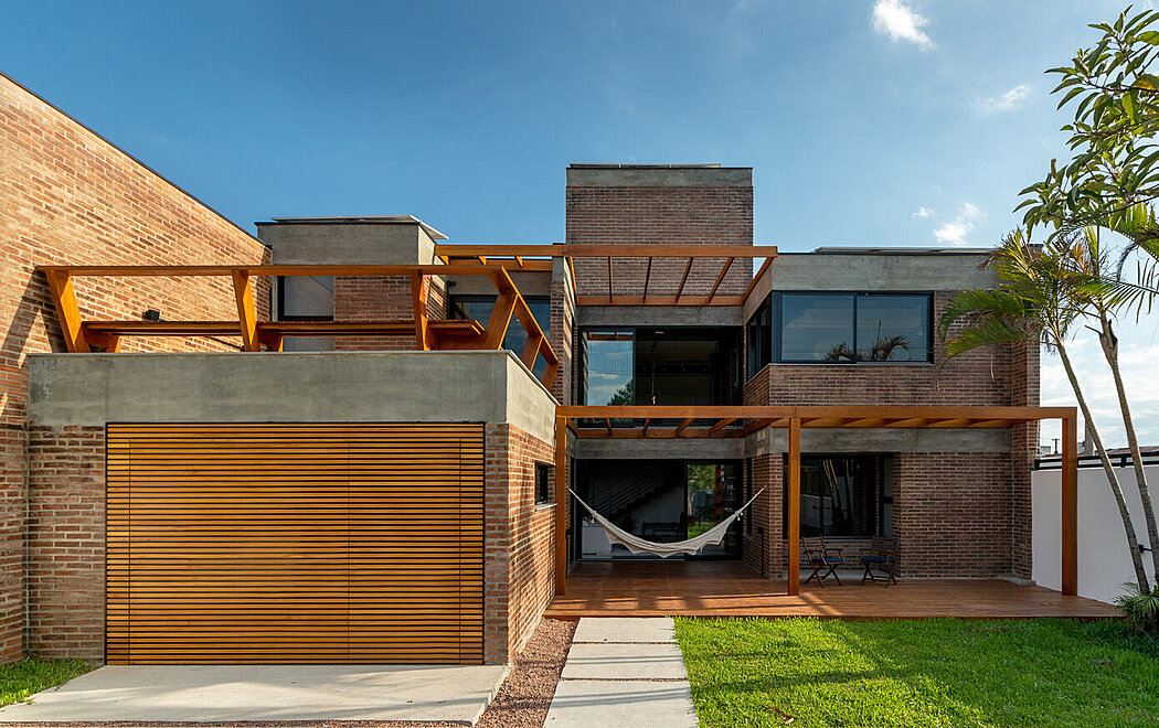 LC House: A Modern Ode to Latin American Brickwork - 1
