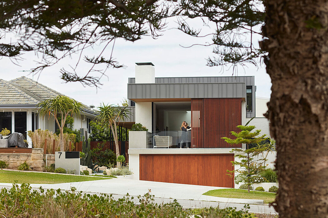 Warton Residence: A Grand Revival of a 1960s Beach House - 1