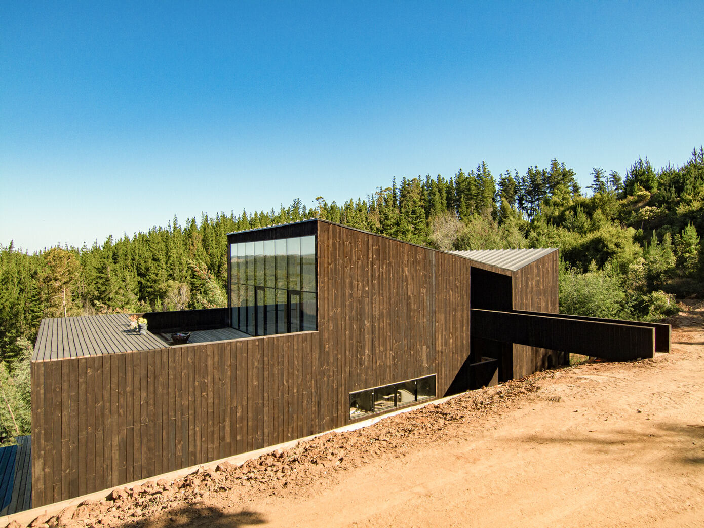 Casa Vichuquén: A Harmonious Fusion of Wood and Modern Design