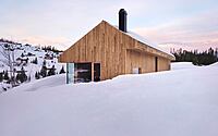 003-mylla-winter-cabin-fjord-arkitekters-ecoconscious-retreat