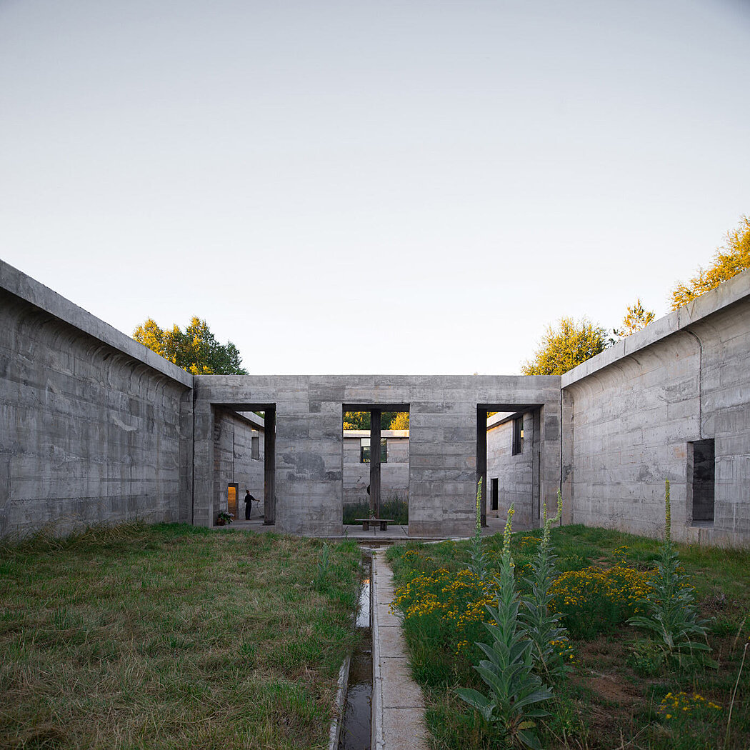 Luna House: Redefining Concrete Architecture in Yungay - 1