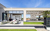 006-penthouse-frankfurt-modern-luxury-meets-garden-serenity