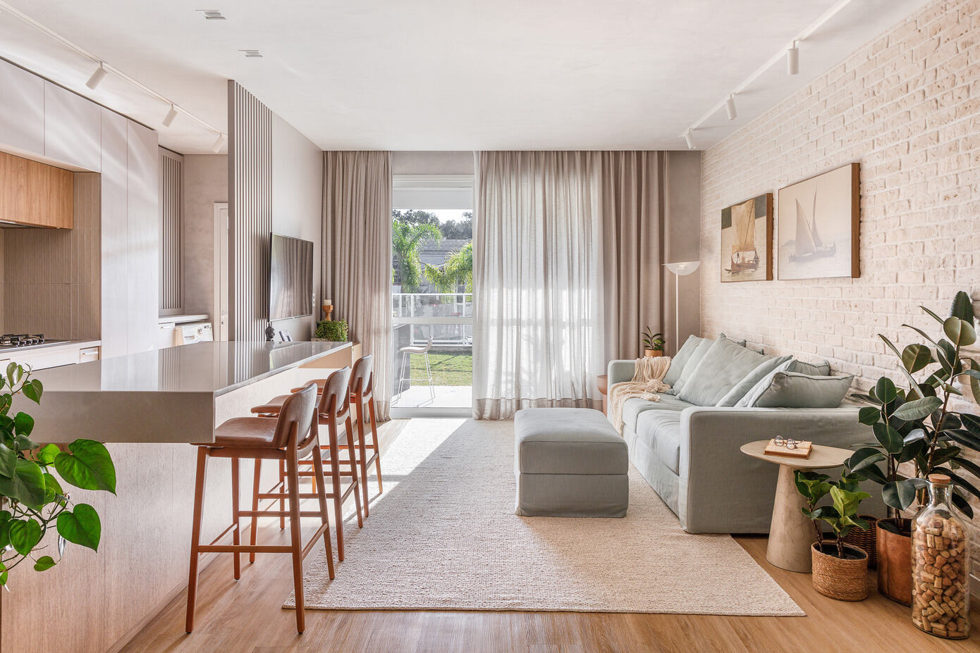 APE SF: A Luxurious Brazilian Apartment by 3P Studio